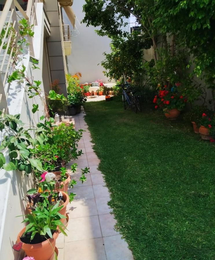 Xrysa's Garden Apartment *