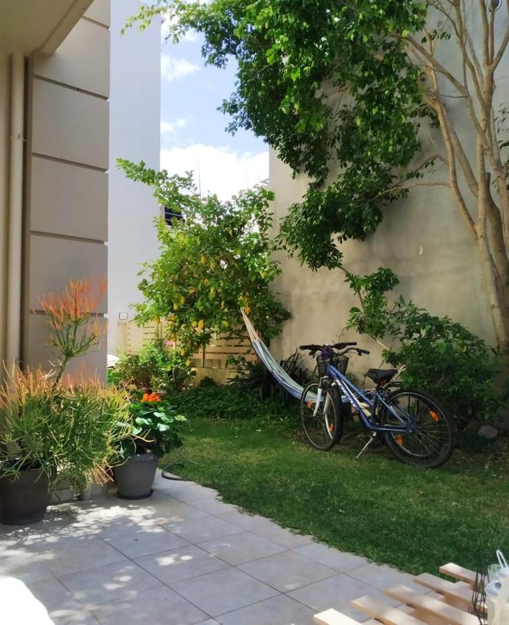 Xrysa's Garden Apartment