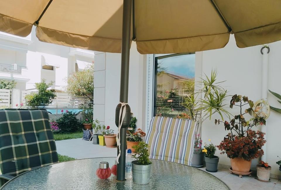 Xrysa's Garden Apartment *